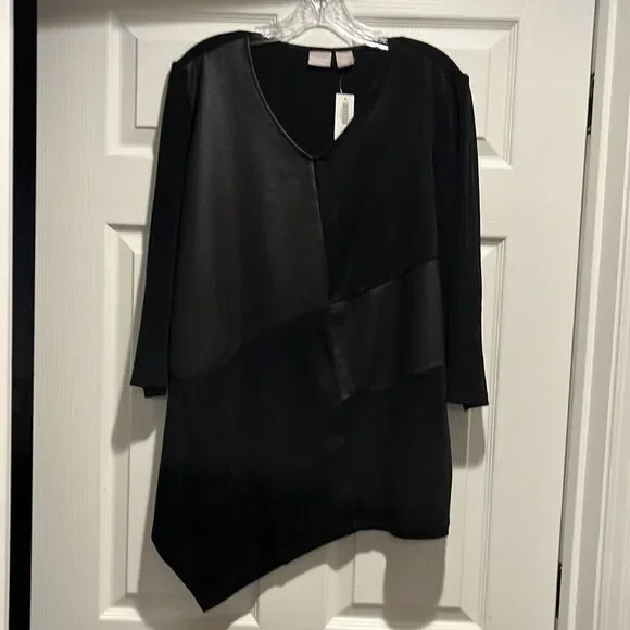 NWT Chico’s Travelers Collection Mixed Media Top size 2 (US 12-14) - Picture 4 of 8